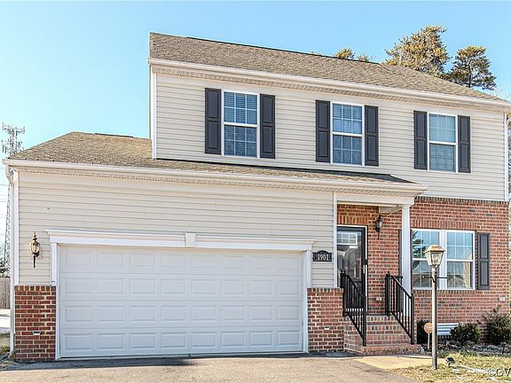 2nd image of 1901 Camerons Landing Ln