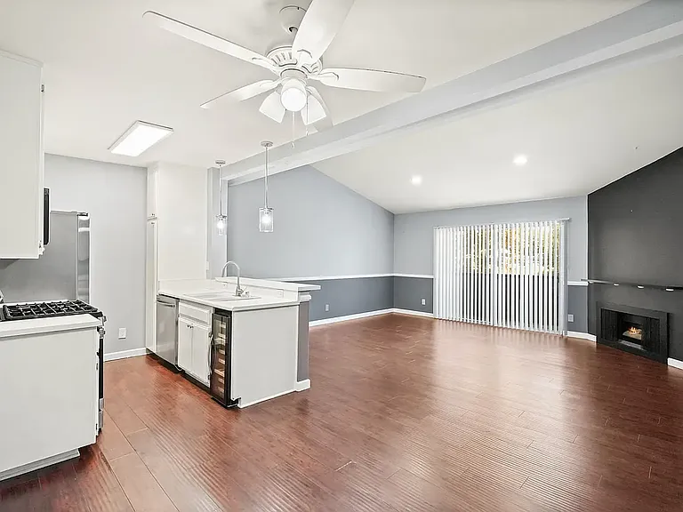 5500 Lindley Ave #209 — Photo 4