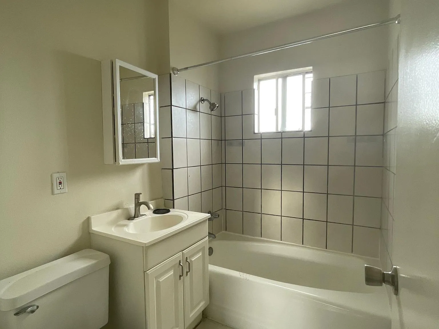 1 bed, 550 sqft, $1,525 — Photo 3