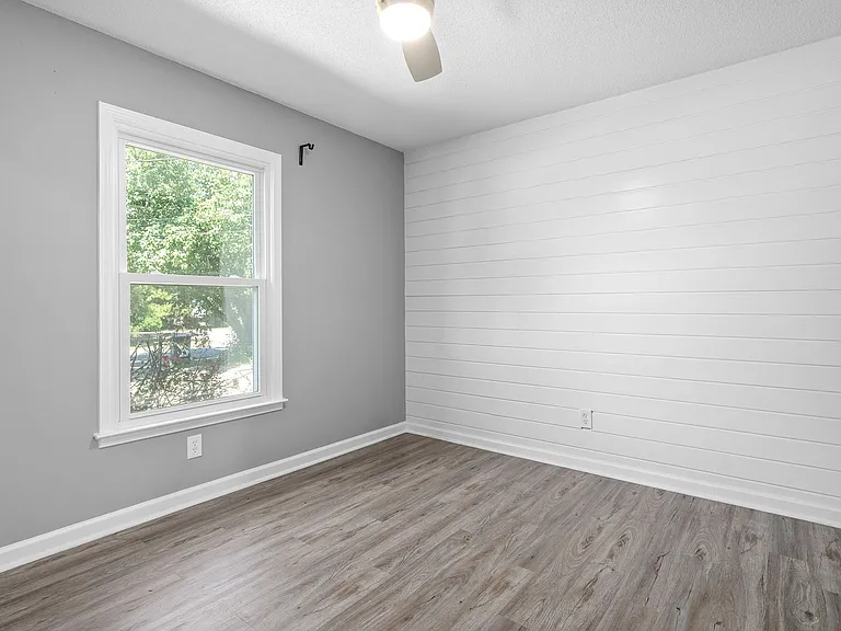 830 Iris Ln — Photo 18