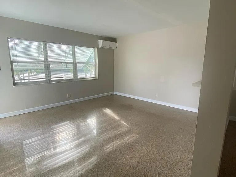 1723 NE 15th Ave — Photo 5