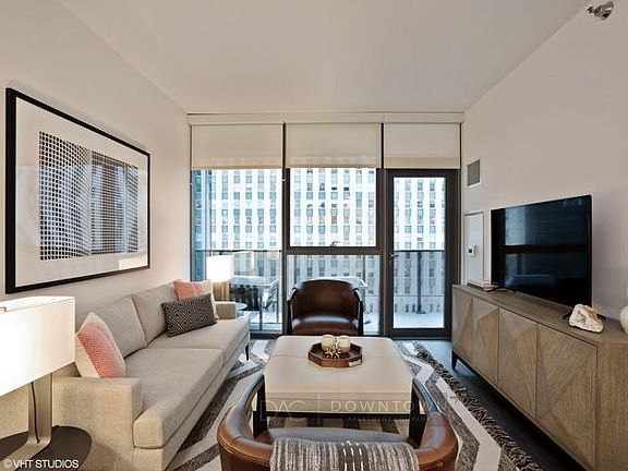 3rd image of 333 W Hubbard St #12