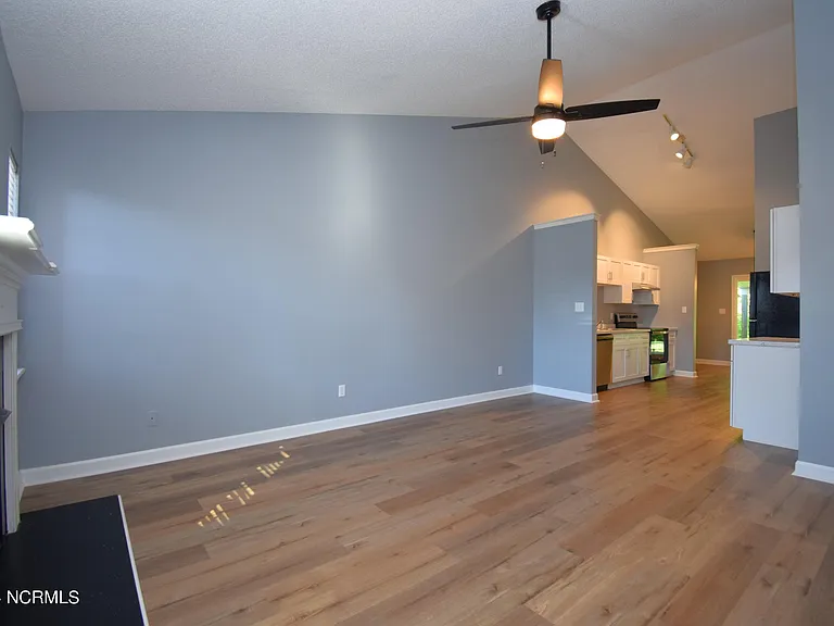 3310 Parkway Ct #B — Photo 3