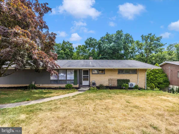 13421 Windsor Dr, Hagerstown, MD 21742