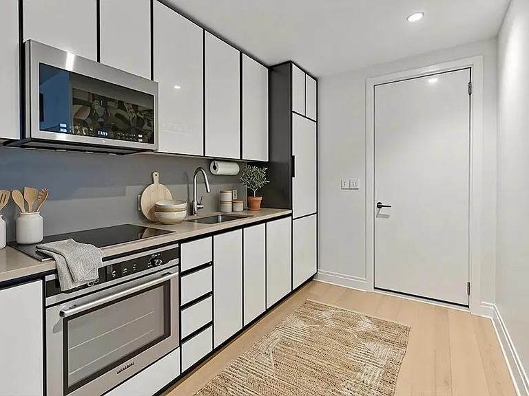 10-25 Jackson Ave #6B — Photo 5
