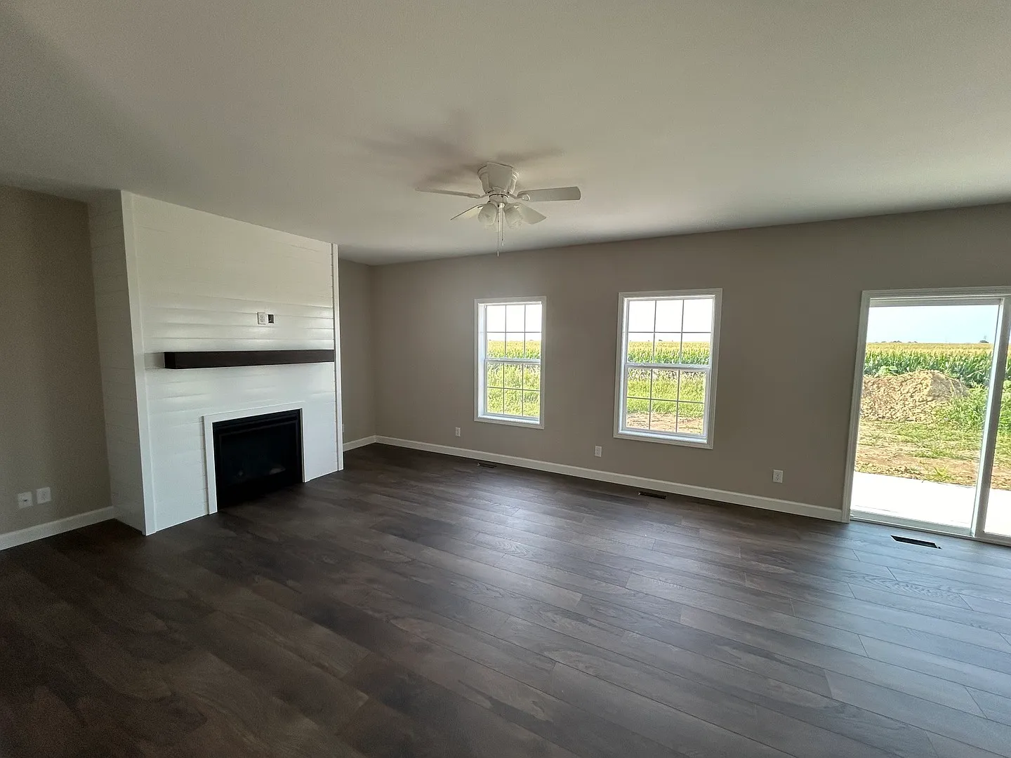 3 bed, 2.5 bath, 1970 sqft, $2,875 — Photo 3
