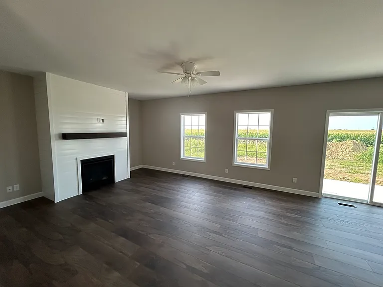 1504 Warwick Dr — Photo 3