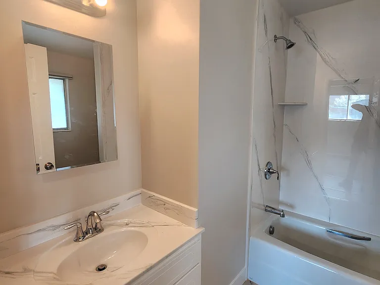 3560 S 2200 W — Photo 16