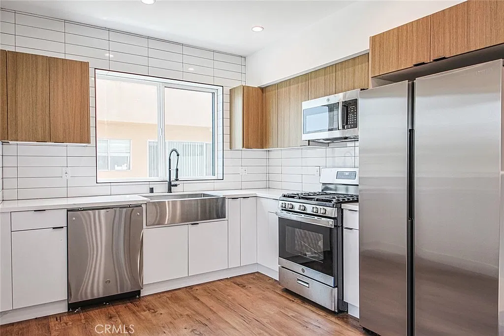 4 bed, 1560 sqft, $3,795 — Photo 3