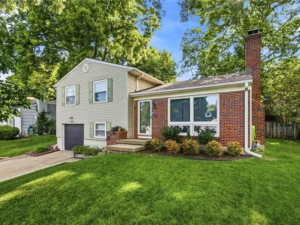 7523 Falmouth St, Prairie Village, KS 66208