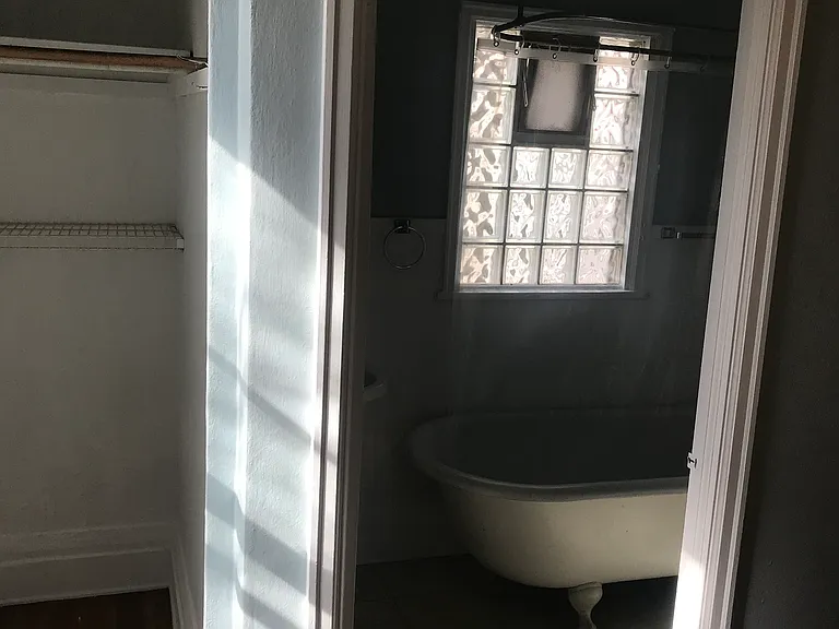 412 Wheeler St N — Photo 8