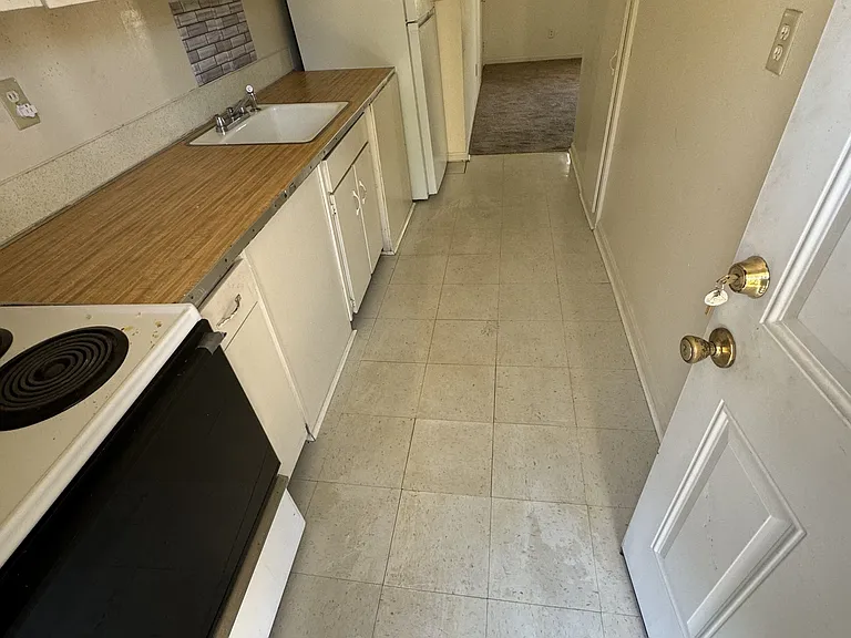 2220 Ticknor Dr #8 — Photo 2