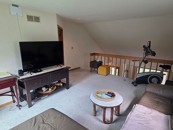 5th image of 421 Lindenwood Dr