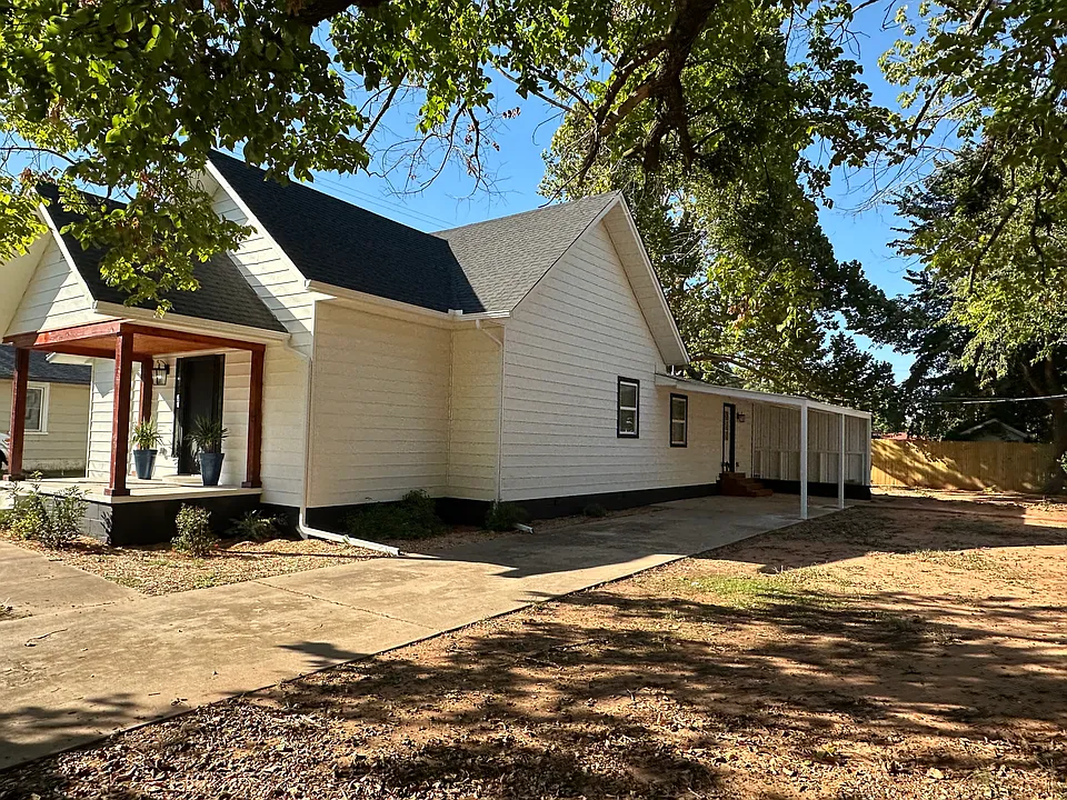 217 NE 4th St