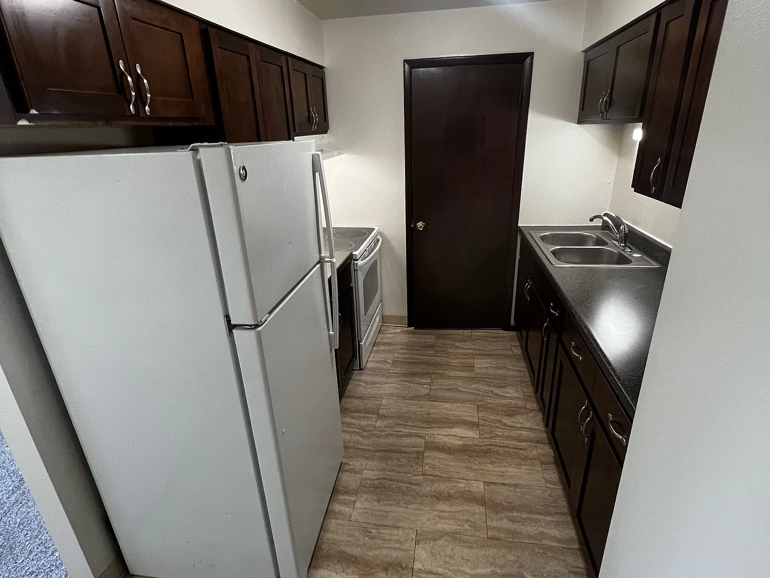 Forest View Manor - 04-203 — Photo 2