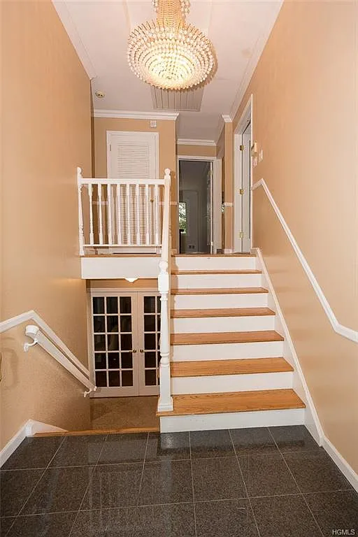 5 bed, 3.5 bath, 3002 sqft, $8,000 — Photo 2