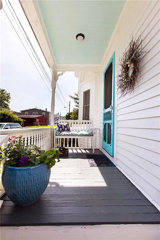 3 bed, 1.5 bath, 1152 sqft, $2,600 — Photo 2