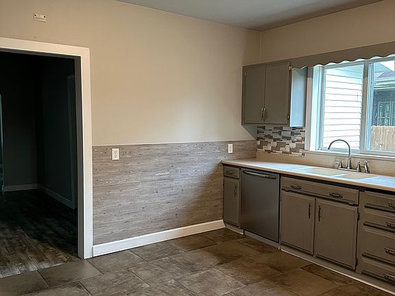 4th image of 120 19th St S