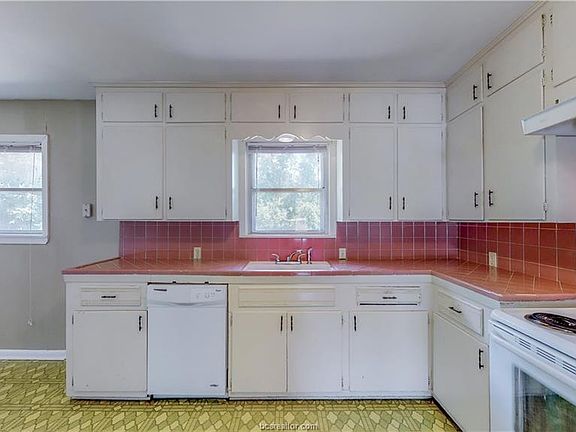 5th image of 512 Kyle Ave