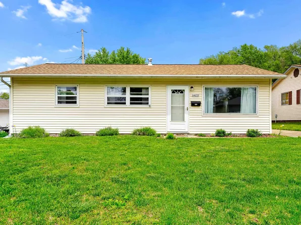 1403 Arthur St, Pekin, IL 61554