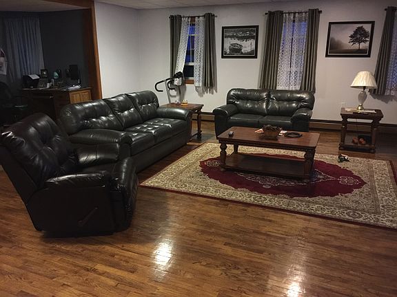 Living Room - 22'x24'