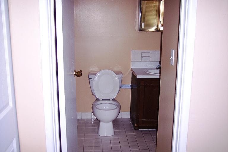 1st image of 286 Elmwood Dr APT 8