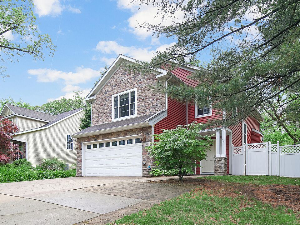 1st image of 51 Lakeview Dr