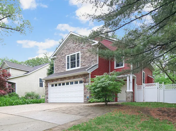 51 Lakeview Dr, Valparaiso, IN 46383