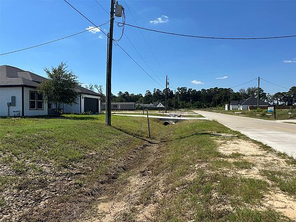 4th image of 1025 Exotic Pine St