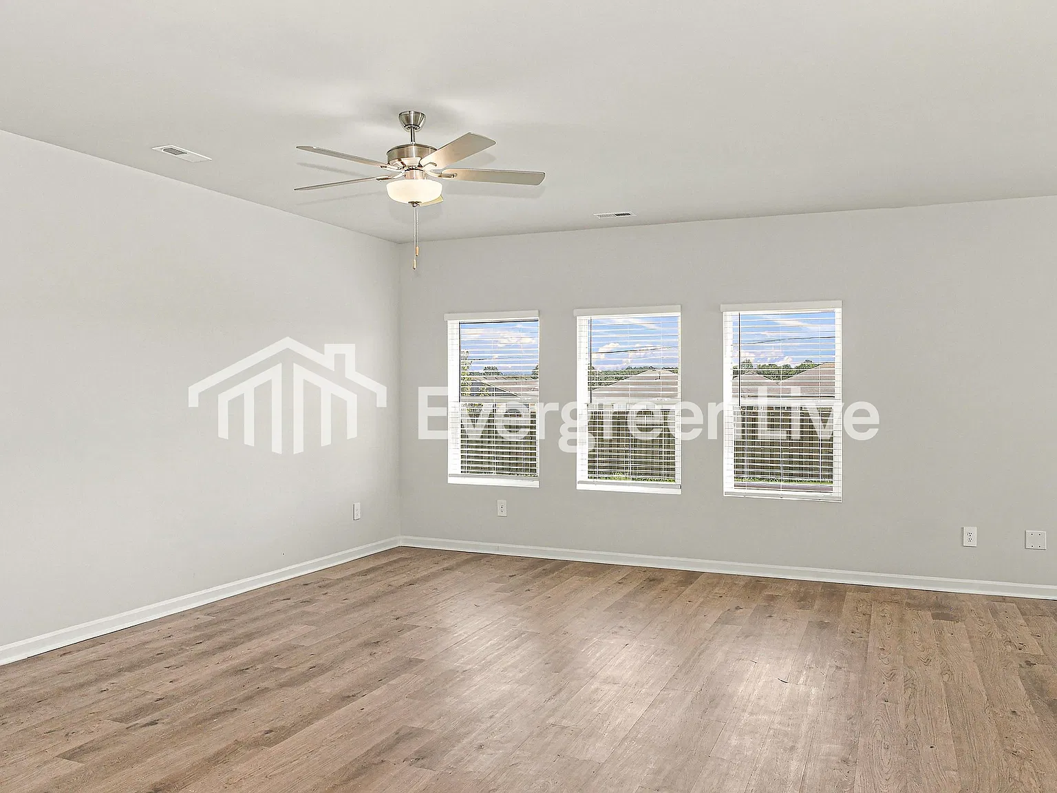 4 bed, 2.5 bath, 2065 sqft, $1,800 — Photo 2