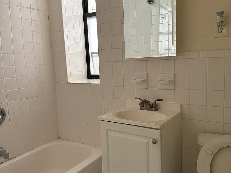 Carpenter Ave — Photo 3