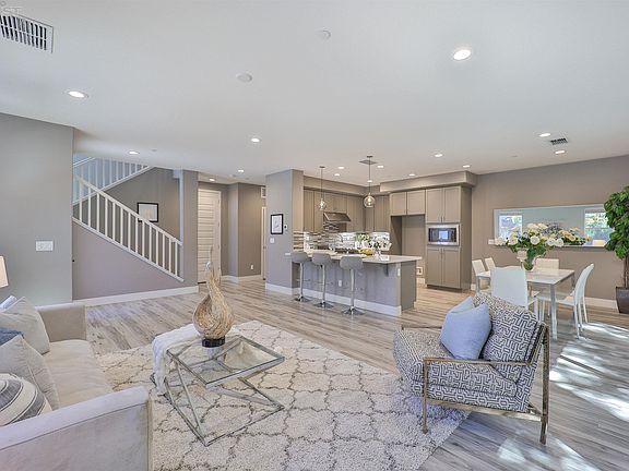 4th image of 305 Stoneyridge Ln #2