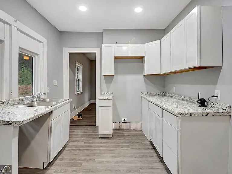 452 Forest Ave — Photo 7