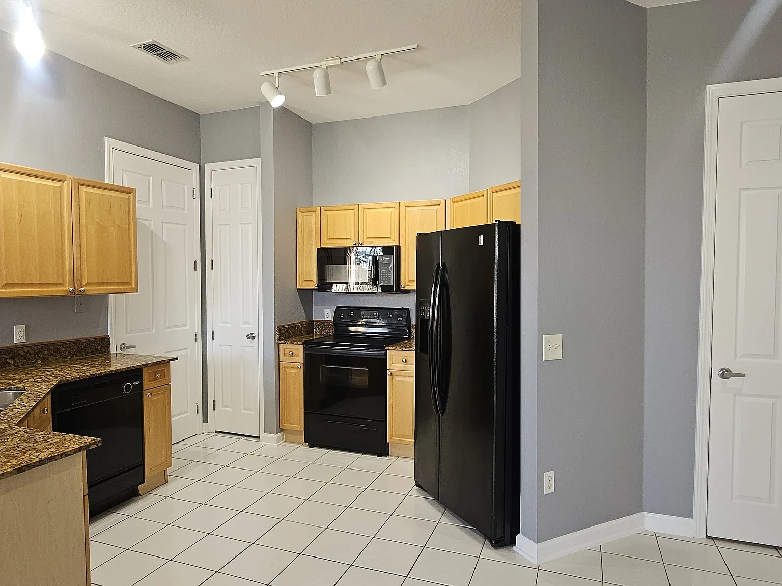 2 bed, 1261 sqft, $1,650 — Photo 3