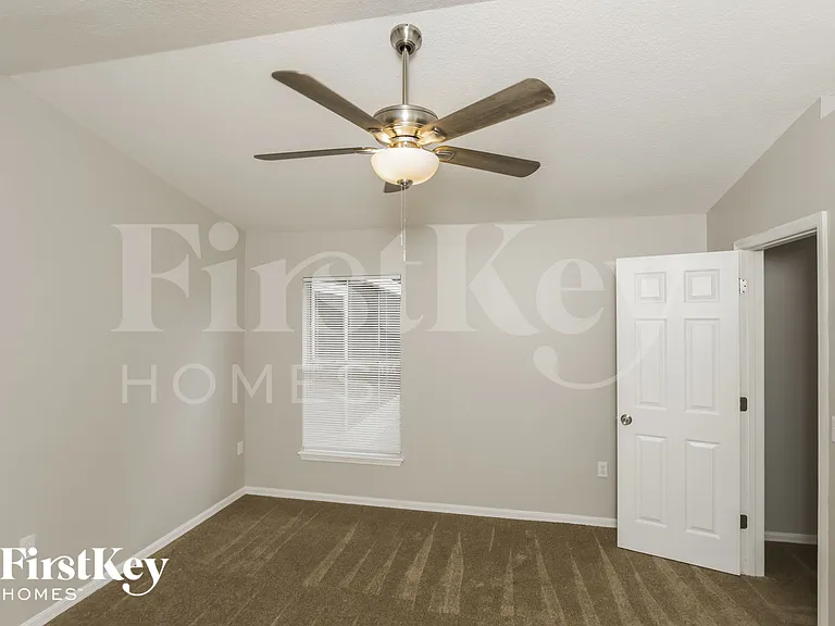 2201 Wagonwheel Ave SE — Photo 7