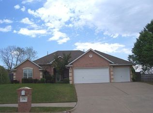 24 Eaton Pl, Edmond, OK 73034