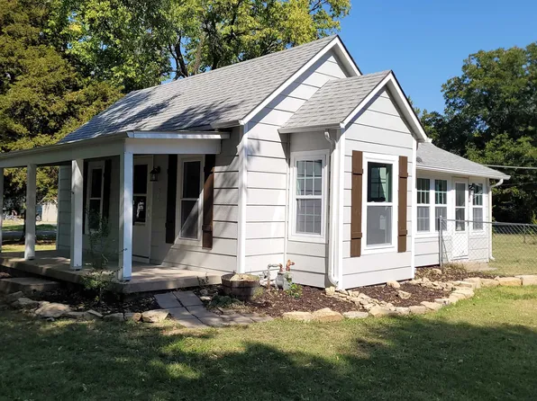 228 N Willow St, Douglass, KS 67039
