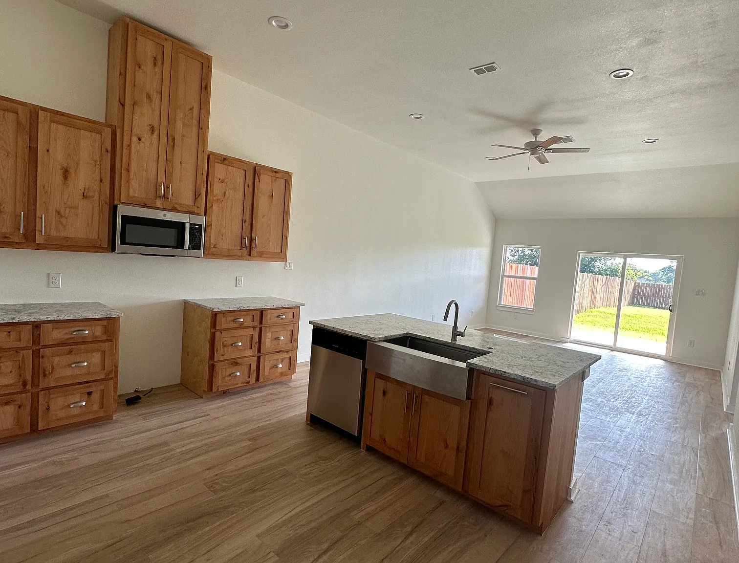 3 bed, 1240 sqft, $1,700 — Photo 3