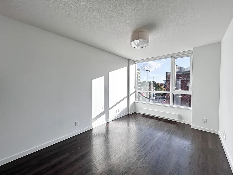 183 Georgia St E — Photo 89