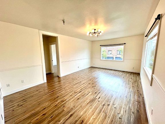 4th image of 2602 6th Ave #3