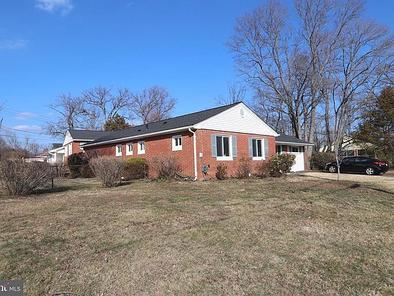 3rd image of 10932 Fairchester Dr
