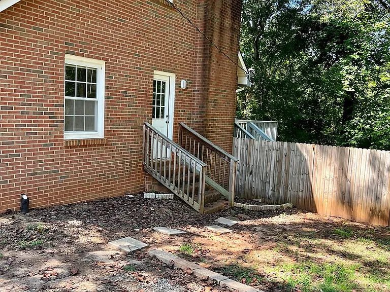 1278 Redding Ln — Photo 2