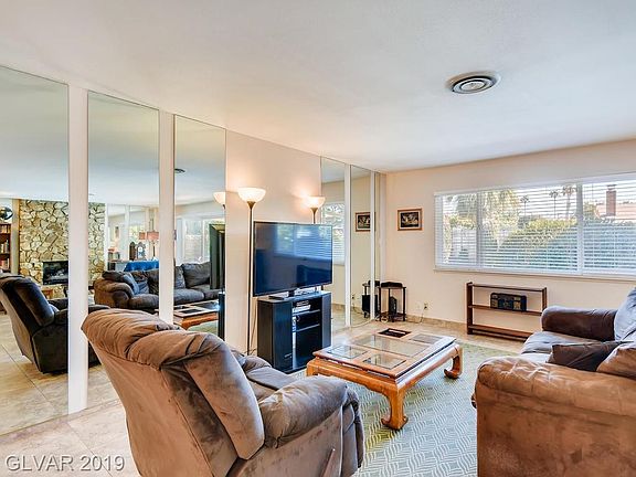 5th image of 3899 Woodhill Ave