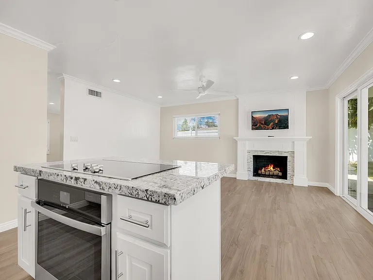 630 N Colfax St — Photo 14