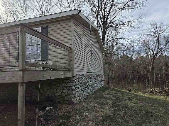 3rd image of 140 Bishop Ln