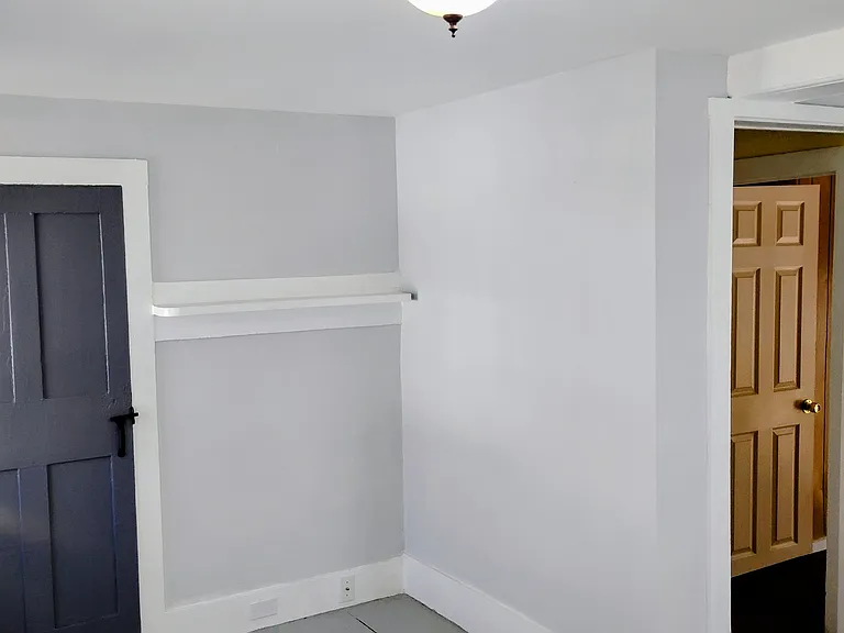 Ceiling, walls and floors all freshly painted! Nice ceiling light!