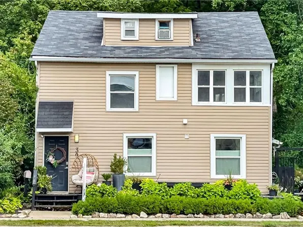 39 Park St E, Hamilton, ON L9H 1C9