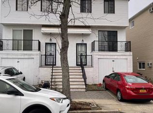 96 Stack Dr #2, Staten Island, NY 10312