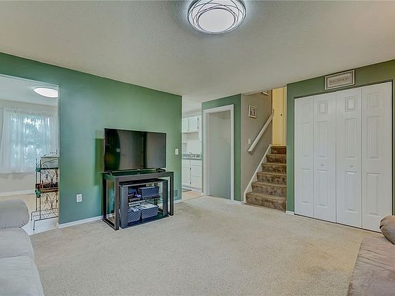 5th image of 3236 Woodfield Dr
