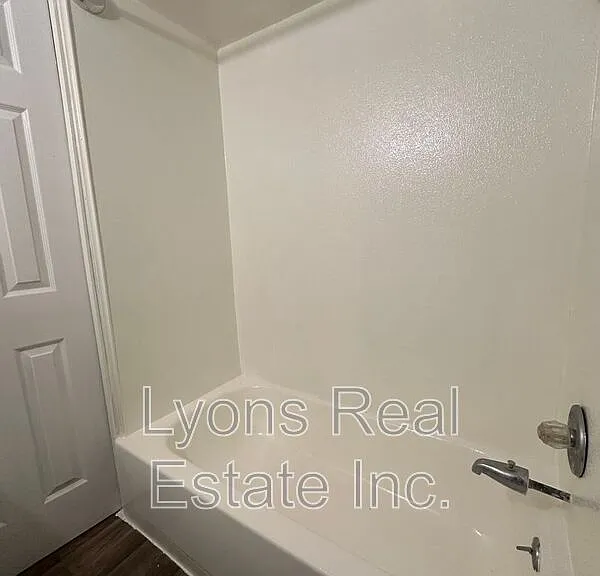 8086 Heck Dr #1A — Photo 18